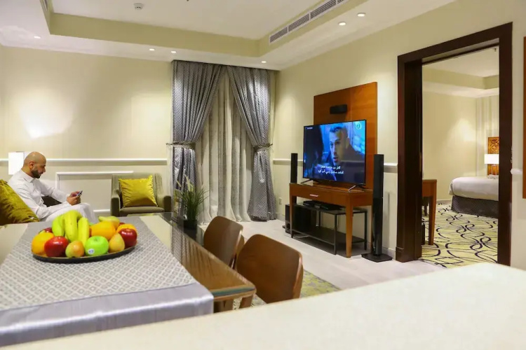 Lotaz Hotel Suites Al Salamah