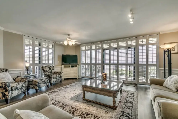 South Wind 301 4 Br condo by RedAwning