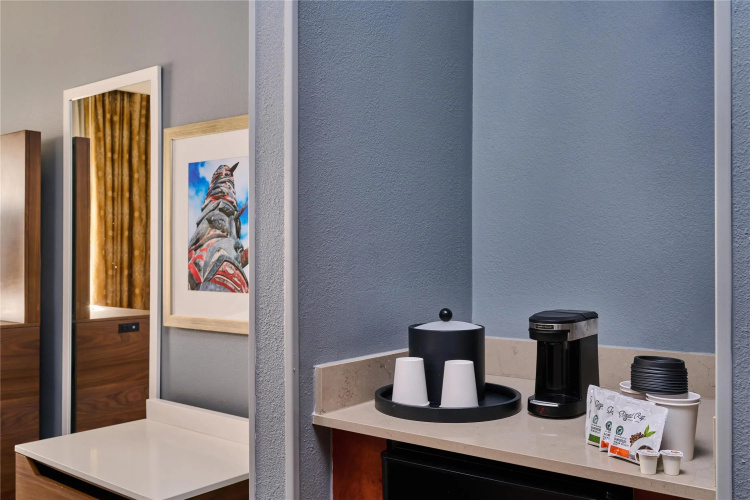 Hampton Inn Anchorage photo 7
