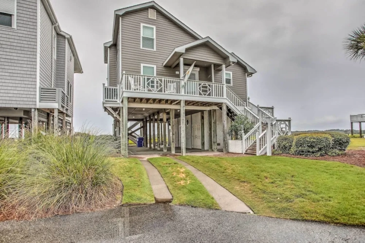 4 Bedrooms Cottage with balcony