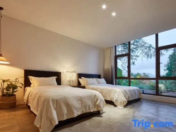 Standard Twin room with mountain view