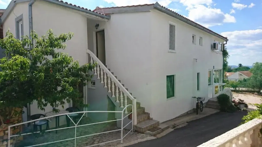 Apartment with balcony and with sea view