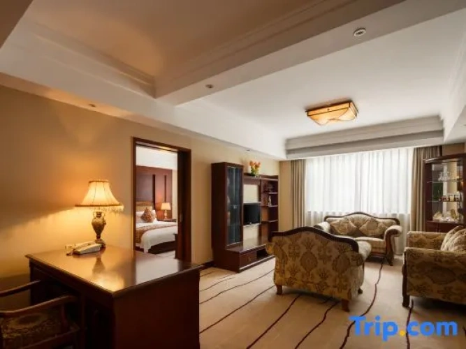 Deluxe Suite