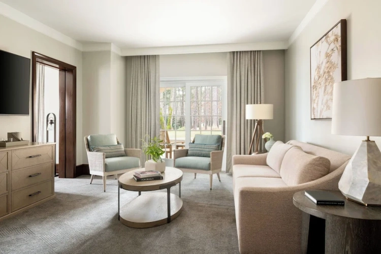 1 Bedroom Executive Club Suite with balcony and with lake view