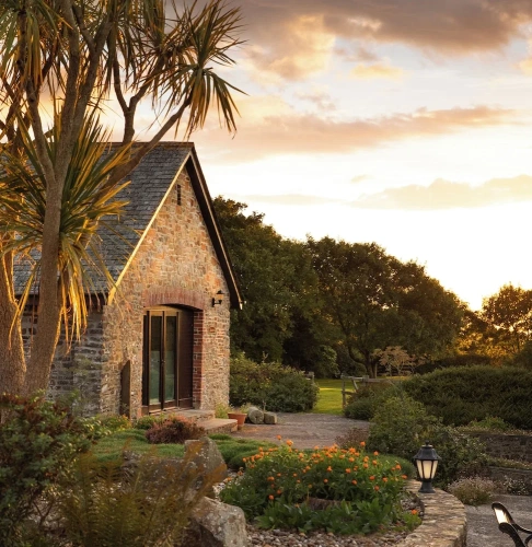 Cottage with partial sea view