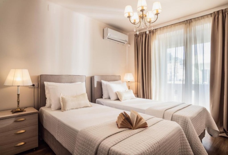2 Bedrooms Apartment