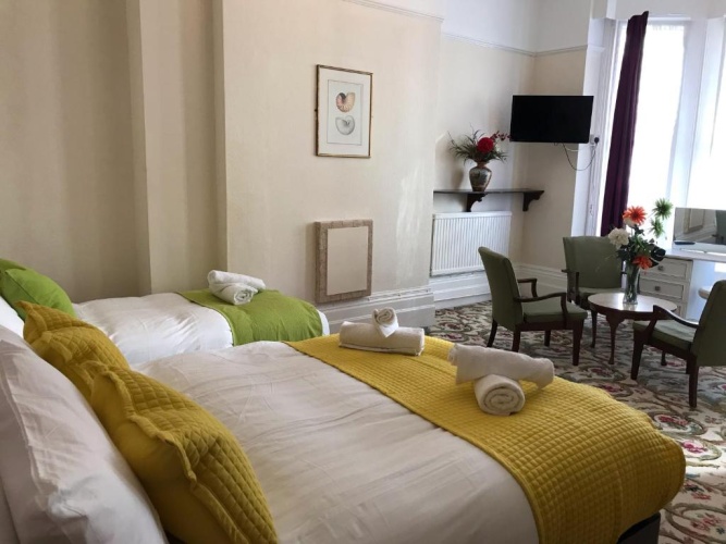 Standard Triple room