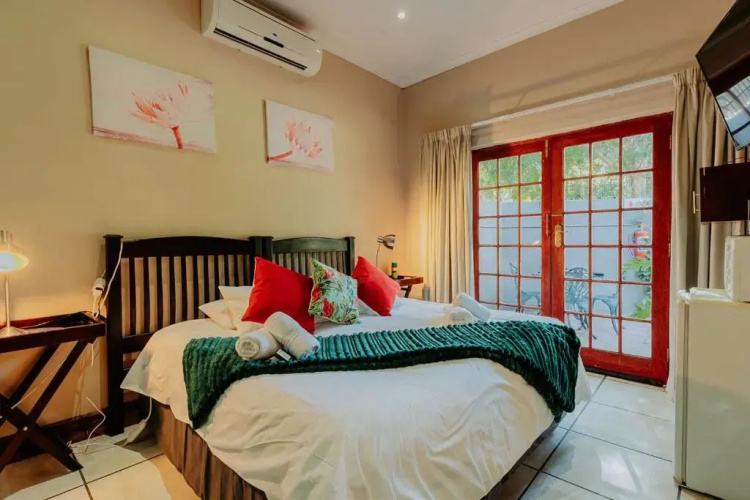 River Bank Lodge