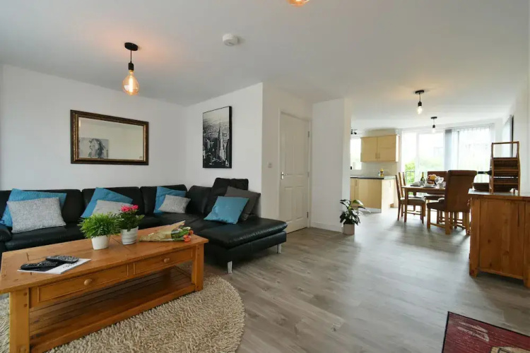 15 Pennant Place