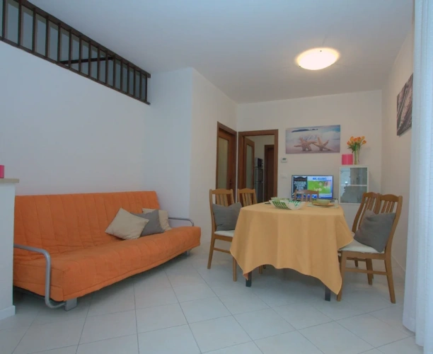 4 Bedrooms Apartment with garden view