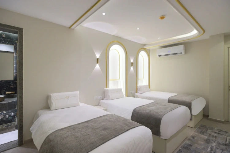 Standard Triple room