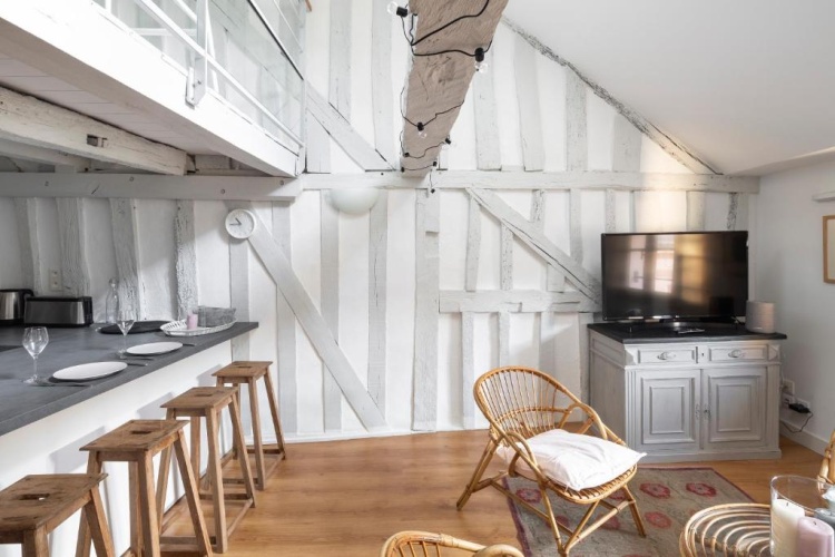 2 Bedrooms Apartment