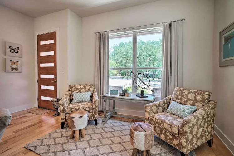 4 Bedrooms Cottage with balcony