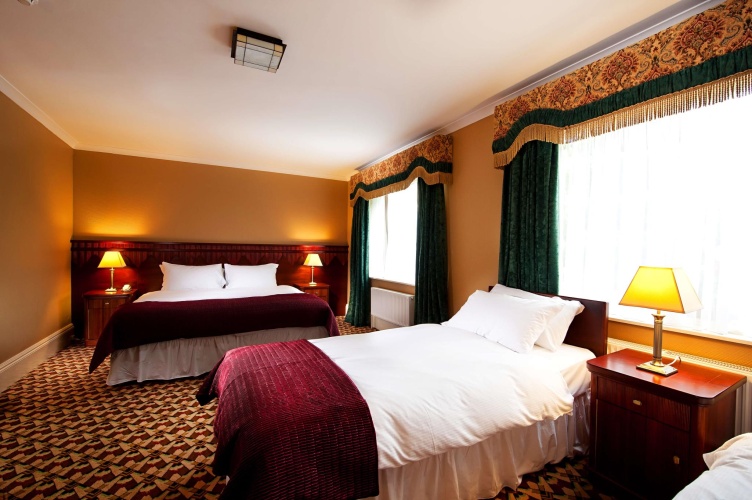 Standard Triple room