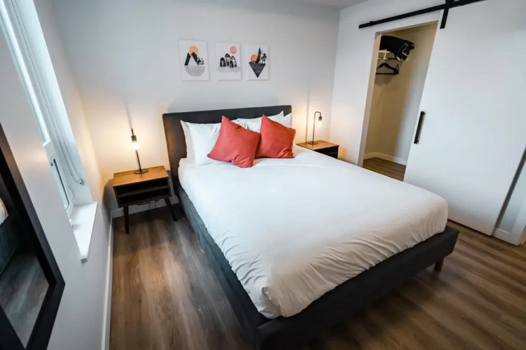 Gorgeous Modern Downtown Condo