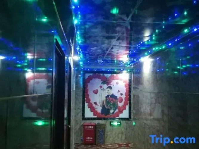 Yulin Colorful Theme Hotel