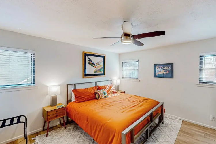 3BR Dog-friendly Mid-century Modern Home w/ Yard