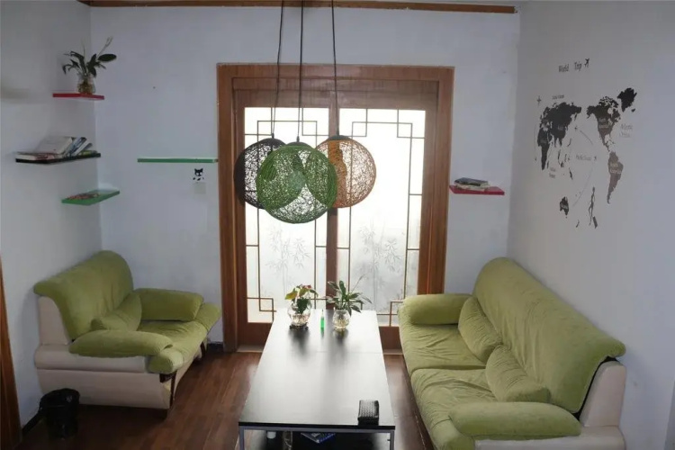 Yiluxiangxi Hostel