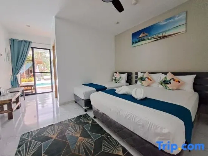 Standard Triple room