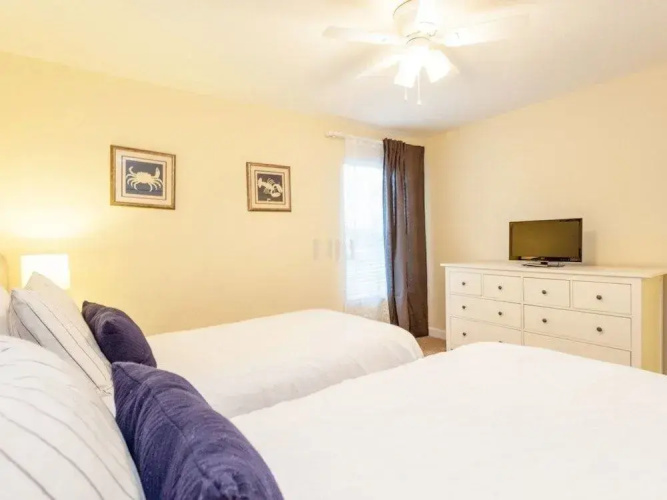 6 Bedrooms home by RedAwning