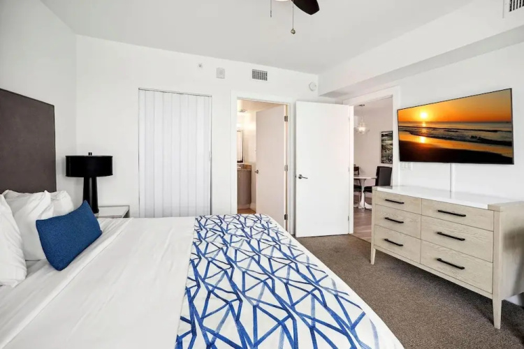 Oceana 305 East