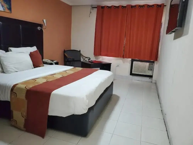 Davies Hotels