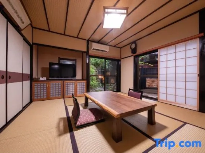 Standard room with mountain view
