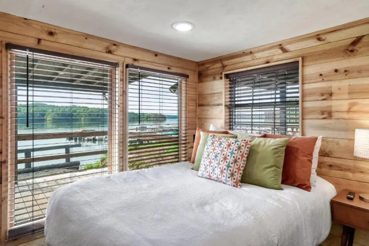 Cabin at Lakeside