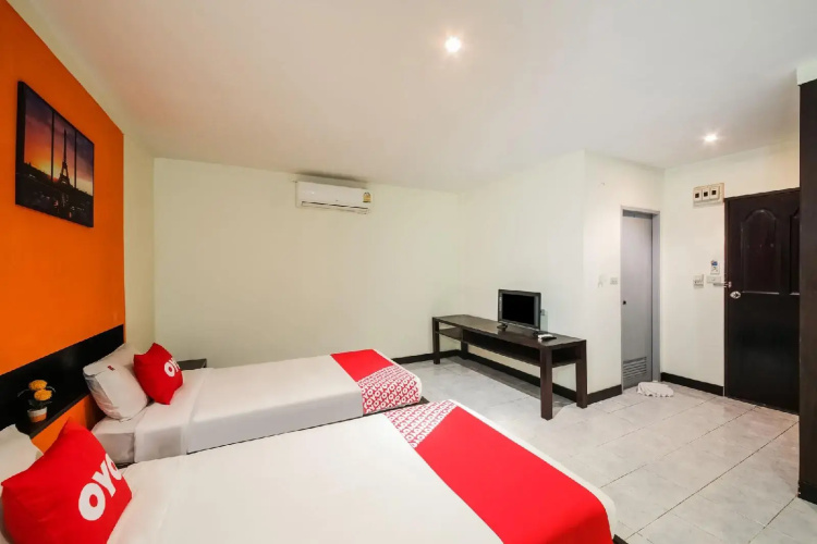 Roar Inn Patong