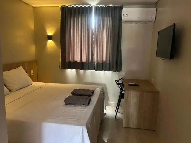 Izzy Hotel