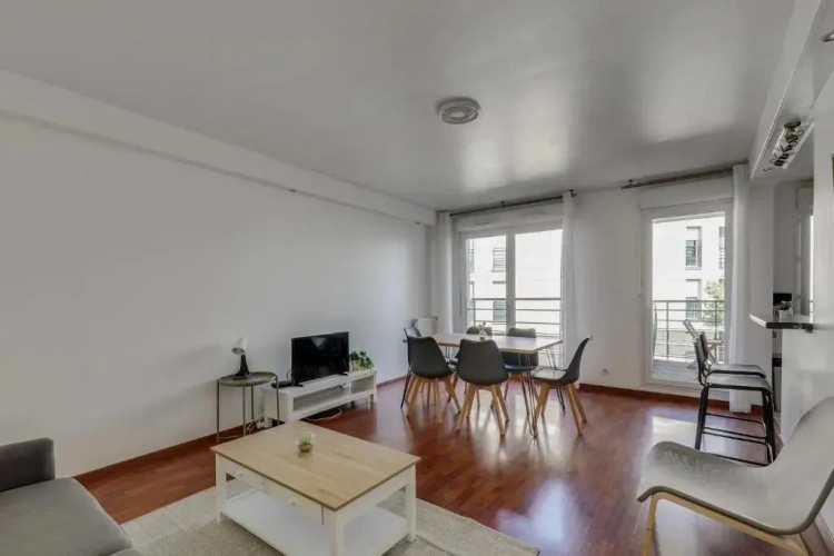 3 Bedrooms Apartment