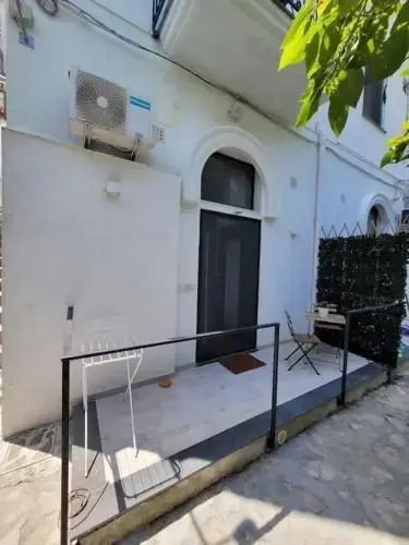 L & F Apartment's