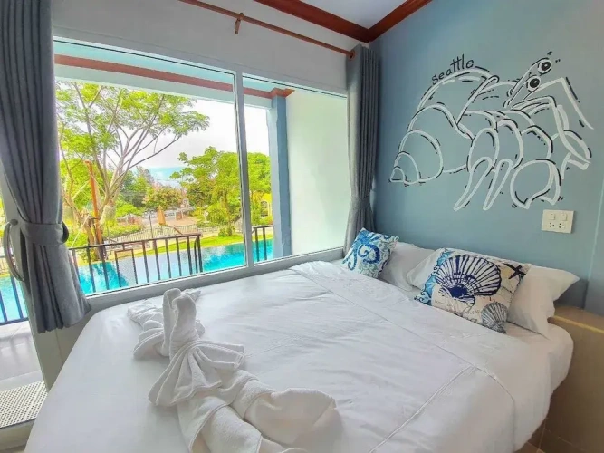 Standard room with pool view