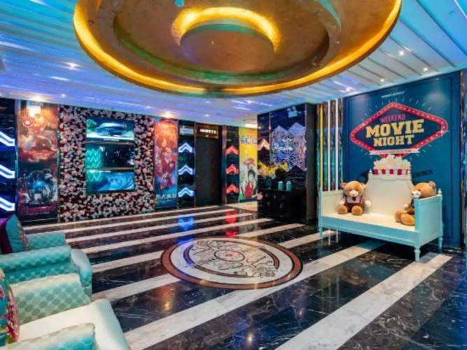 Fenglin Evening Movie Hotel