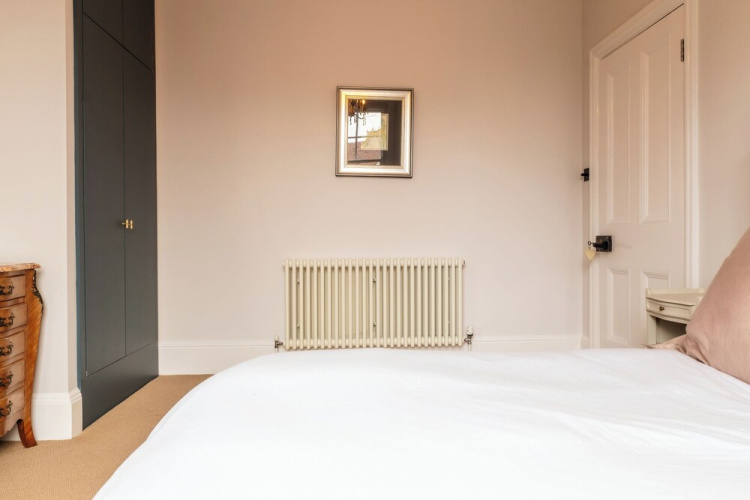 Beautiful 5 Bedroom Home in Evesham