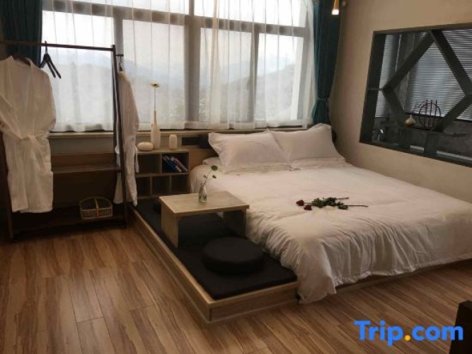 Standard Quadruple room with lake view