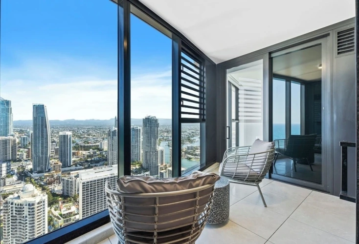 2 Bedrooms Apartment