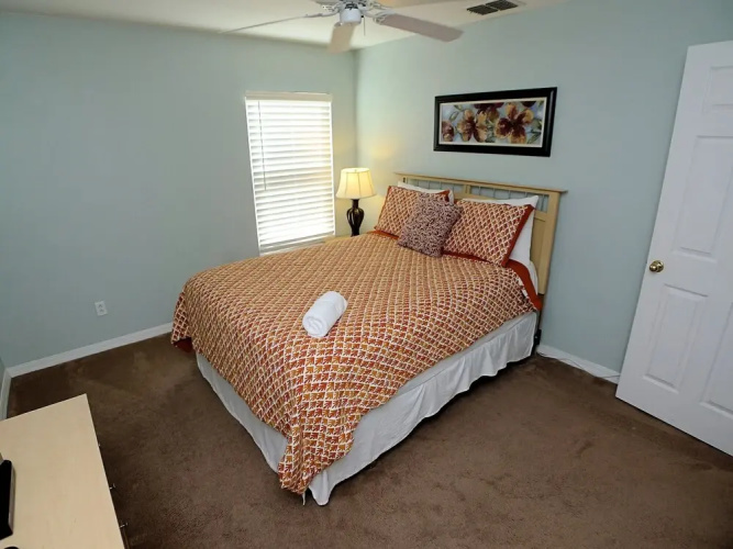 5 BED Pool Home ON Golf Course