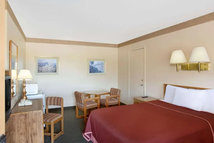 Howard Johnson Inn - Brigham City