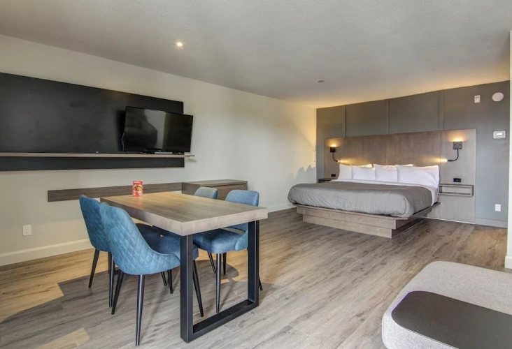 Deluxe Double room with balcony and with city view