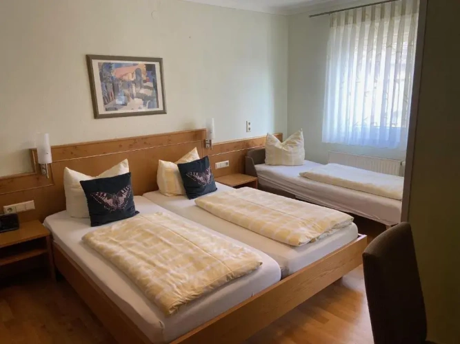 Standard Triple room
