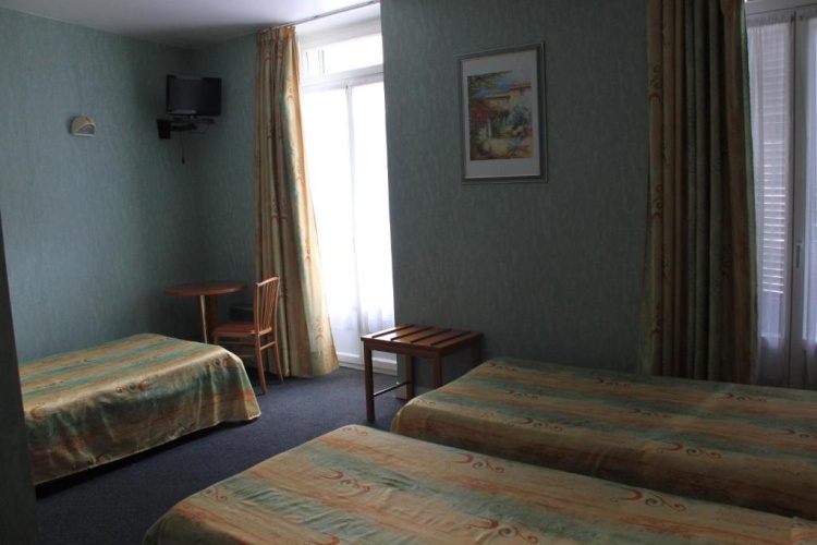 Standard Triple room