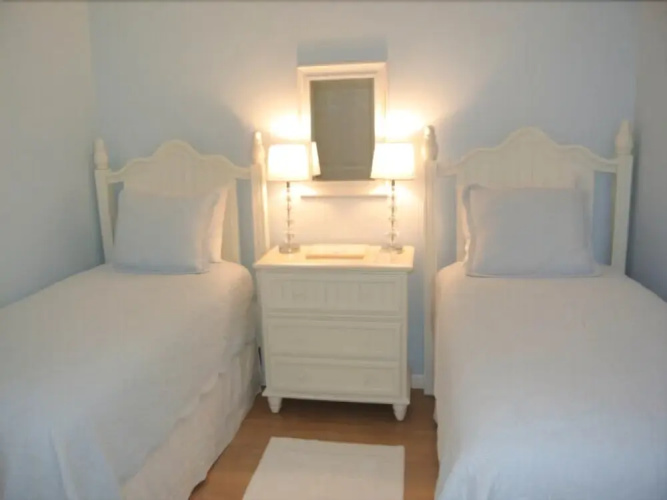 Seagate W 502 - 2 Br Condo