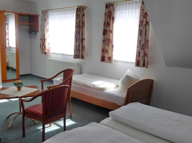 Standard Triple room