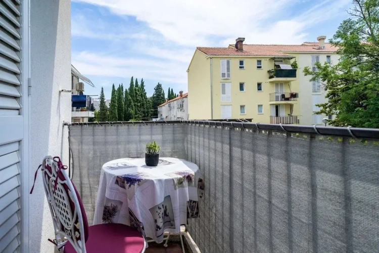 2 Bedrooms Apartment with balcony