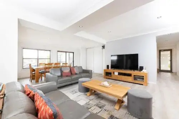 23 Elouera Crescent