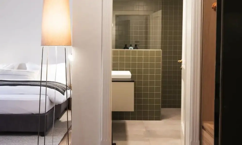 Comfort room