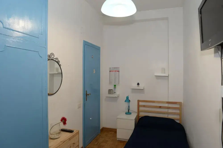Room-single Room in Cozy and Comfortable