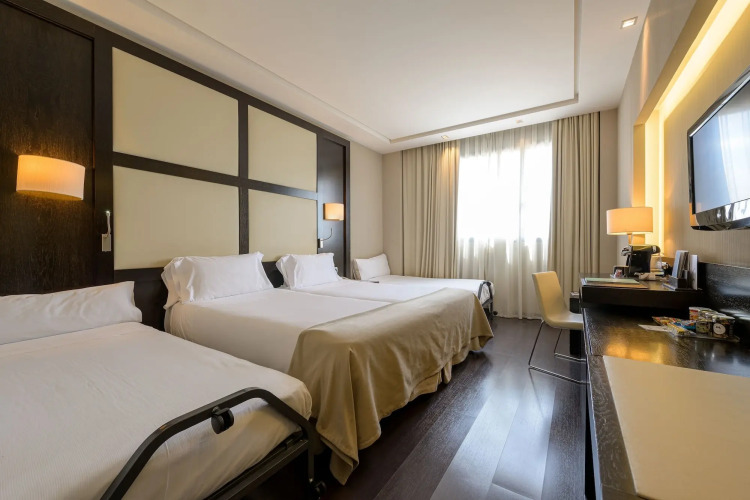 Hotel Maydrit Airport