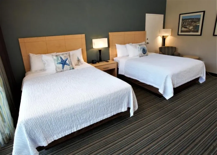 Deluxe Quadruple room with balcony and with partial ocean view